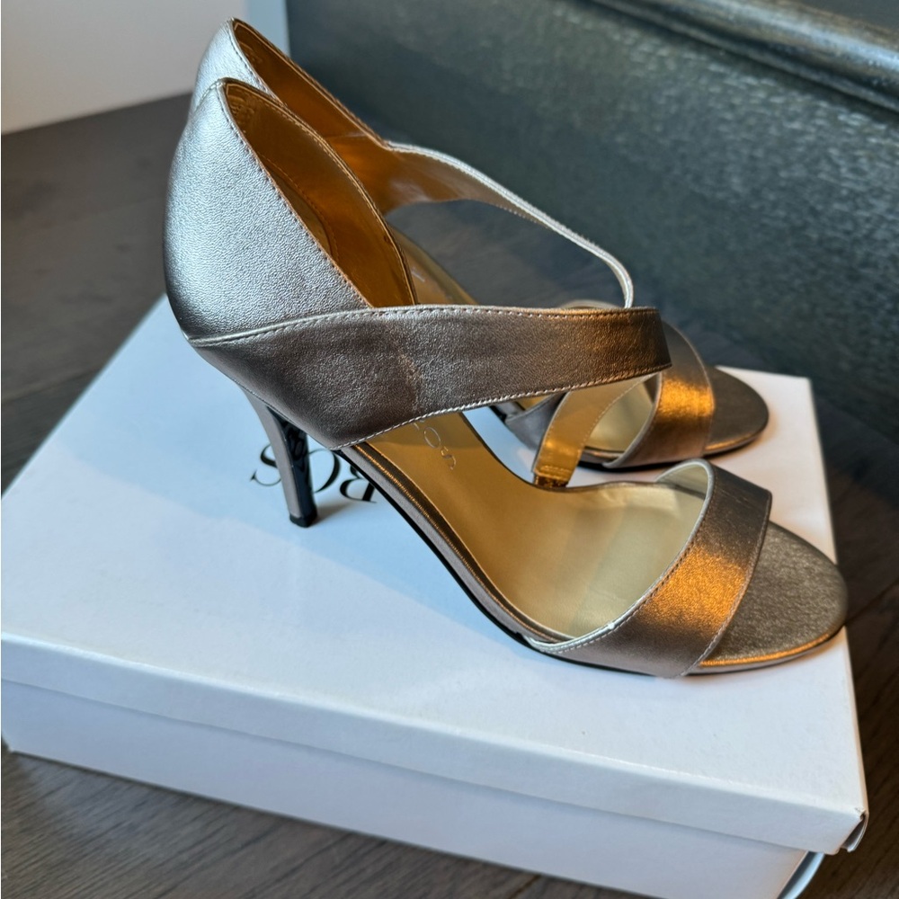 Champagne Color Heels - Picture 2 of 3
